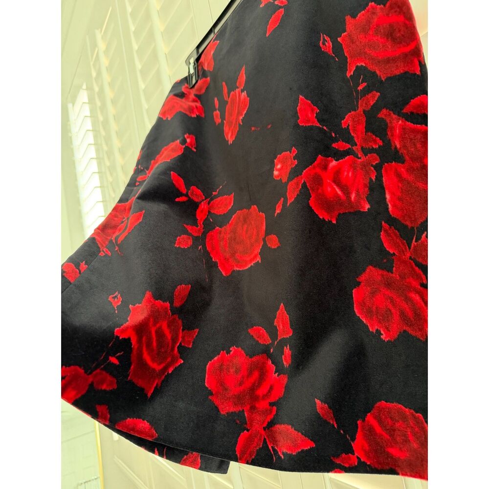 Talbots Y2K Petites Black Velvet Red Rose Floral Pencil Skirt Size 6P